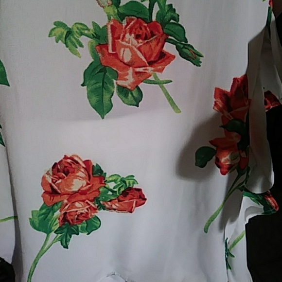 White and pink/ red roses top - Picture 2 of 7